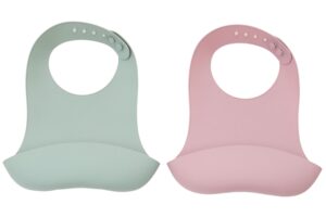 Kave Home Růžovo-zelený set dvou silikonových bryndáků Lili